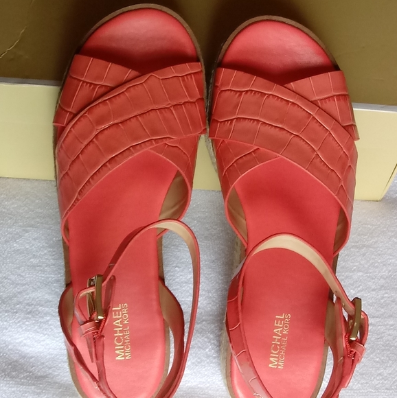 "New' Michael Kors Abbott Sandals - Picture 4 of 16